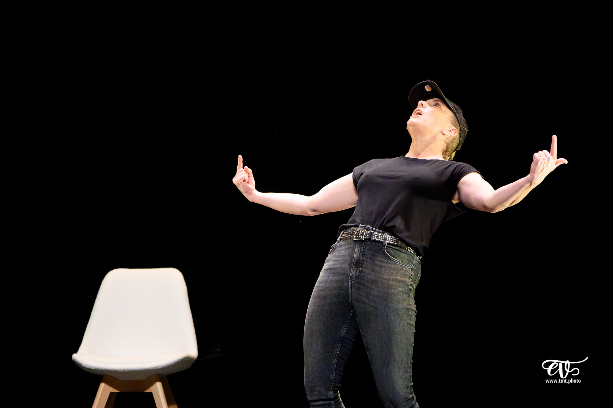 LES CHATOUILLES OU LA DANSE DE LA COLÈRE (ANDRÉA BESCOND)